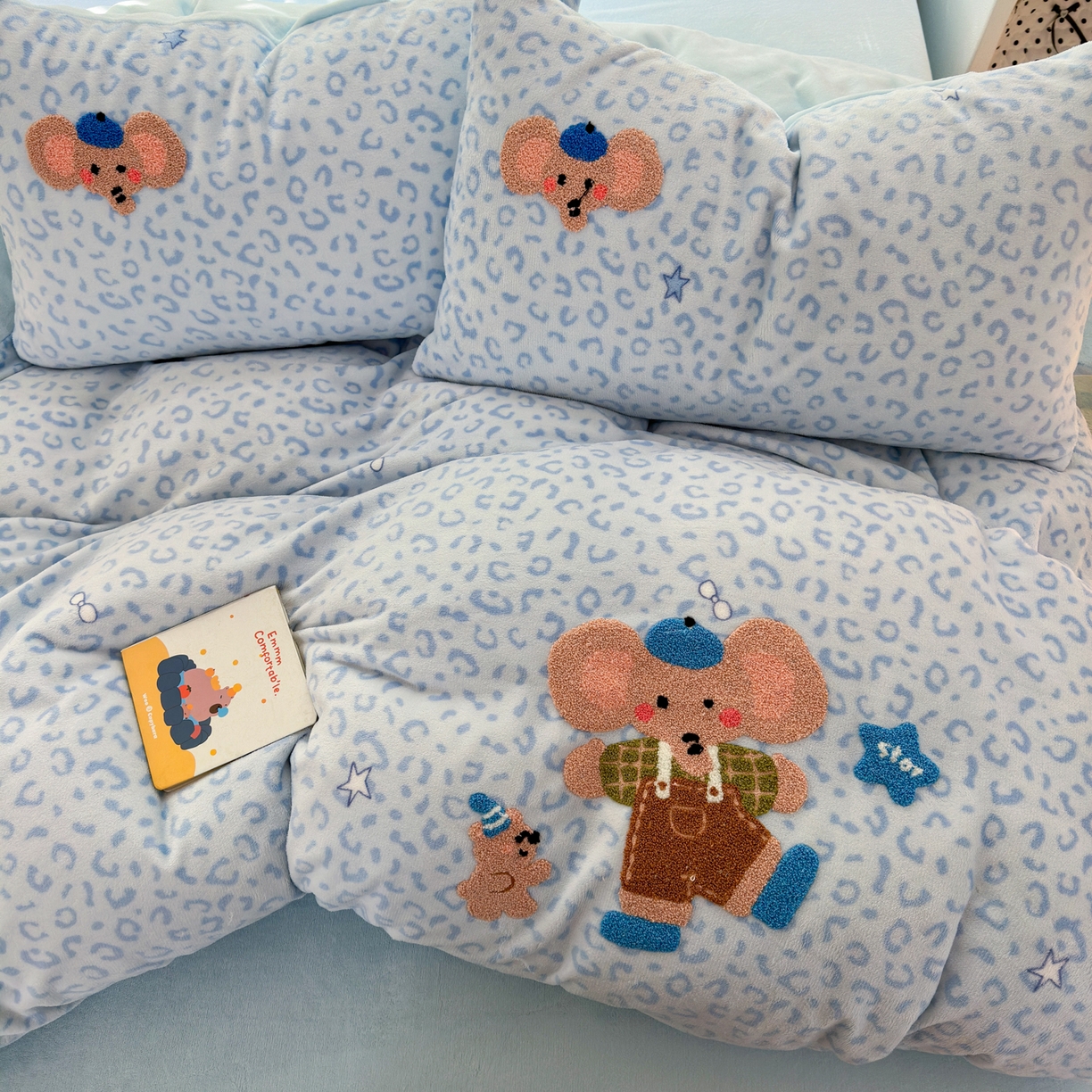 91家纺网 家纺一手货源 找家纺 寐居 2025新款大阪纯色毛巾绣牛奶绒四件套 星伴小象