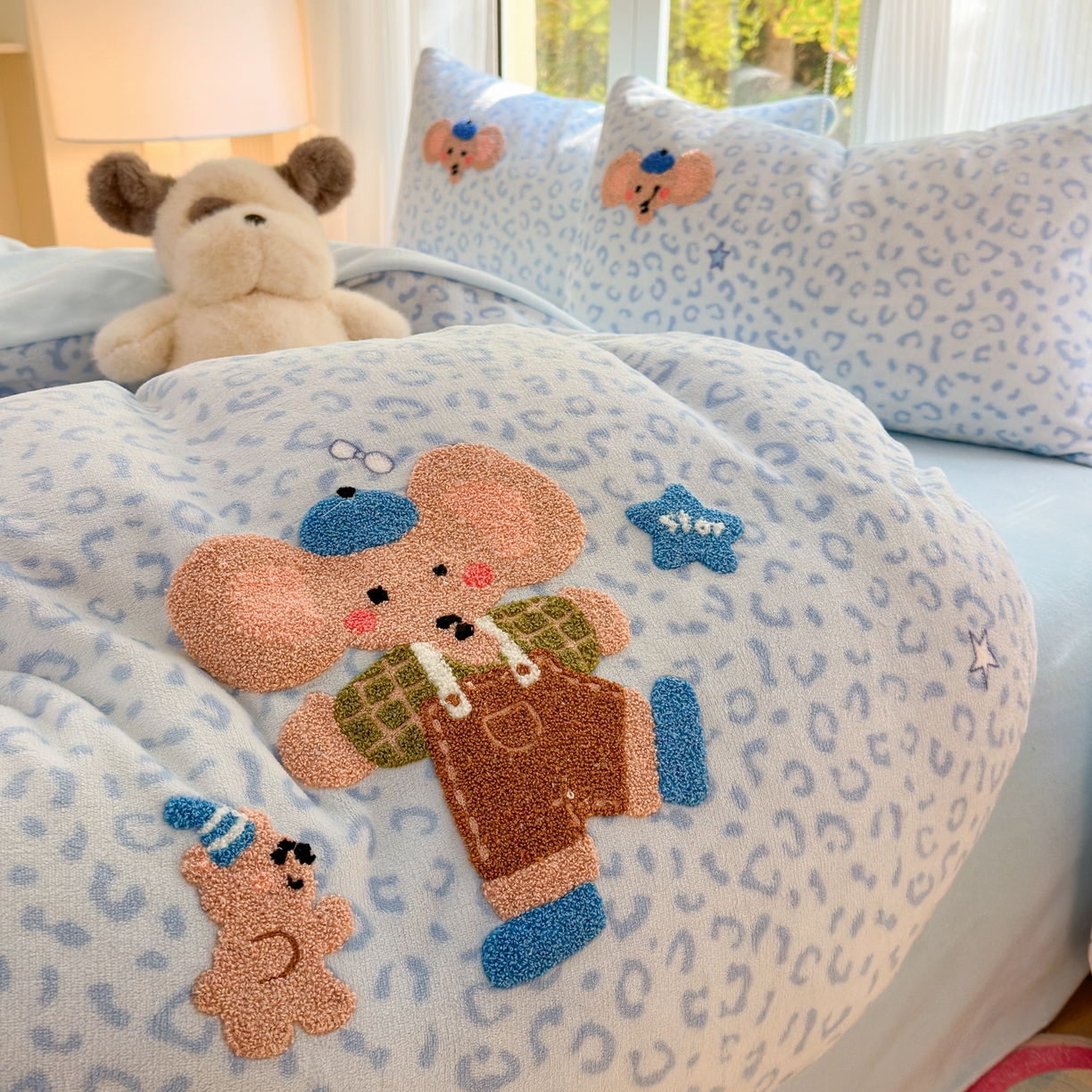 91家纺网 家纺一手货源 找家纺 寐居 2025新款大阪纯色毛巾绣牛奶绒四件套 星伴小象