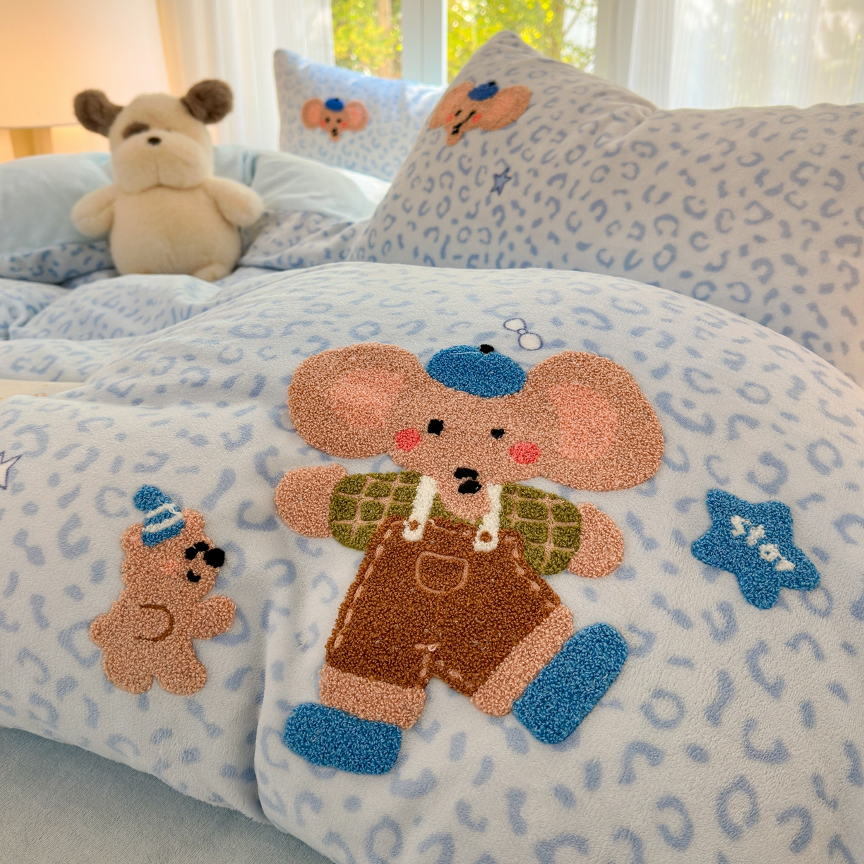 91家纺网 家纺一手货源 找家纺 寐居 2025新款大阪纯色毛巾绣牛奶绒四件套 星伴小象