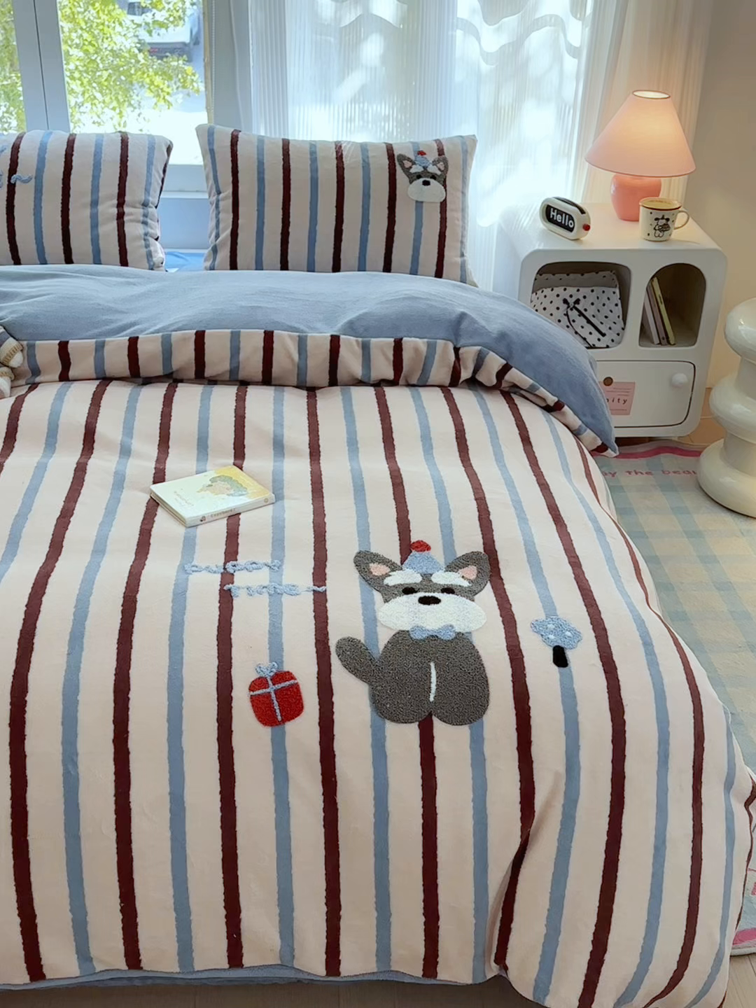 91家纺网 家纺一手货源 找家纺 寐居 2025新款大阪纯色毛巾绣牛奶绒四件套 帽子雪纳瑞