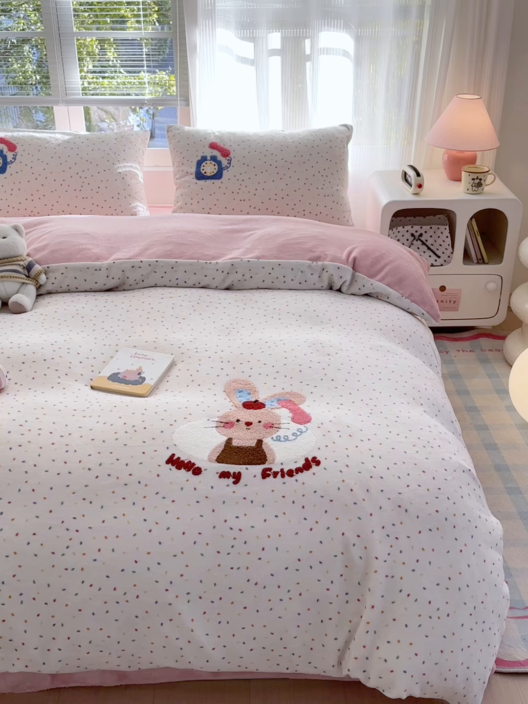 91家纺网 家纺一手货源 找家纺 寐居 2025新款大阪纯色毛巾绣牛奶绒四件套 萌兔有约