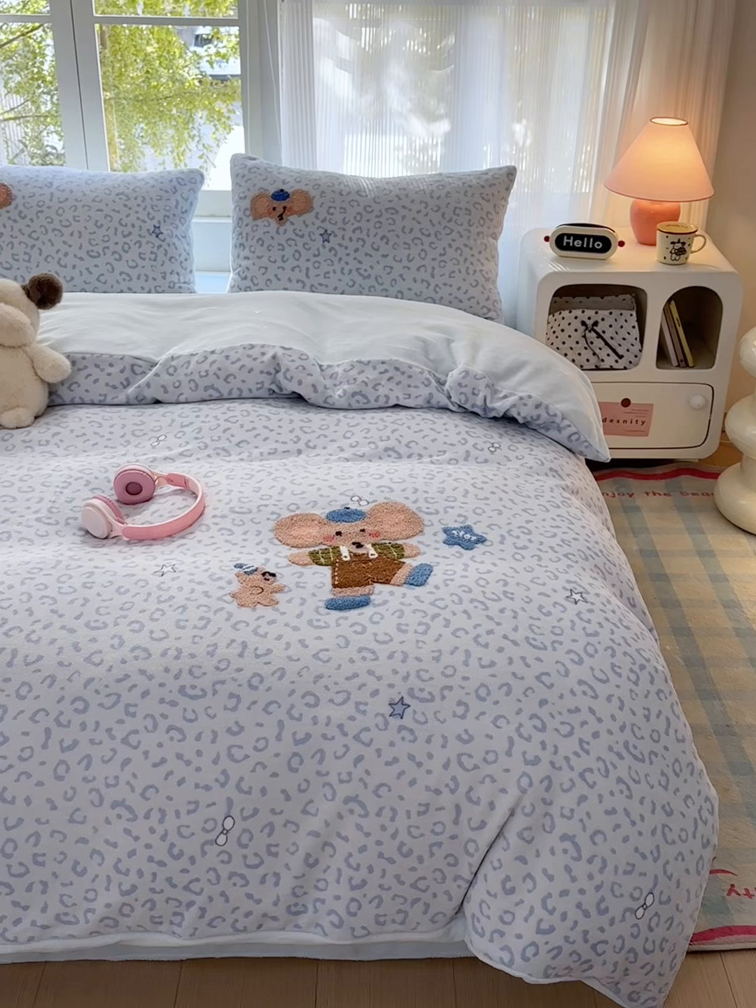 91家纺网 家纺一手货源 找家纺 寐居 2025新款大阪纯色毛巾绣牛奶绒四件套 星伴小象