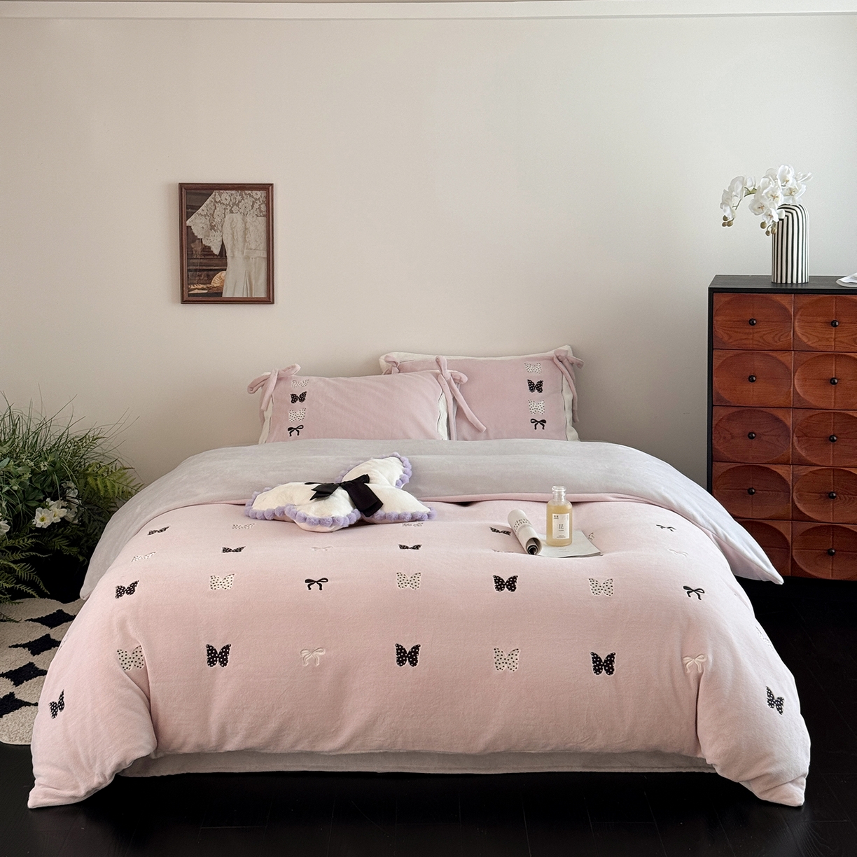 （总）极简 2025新款牛奶绒刺绣款四件套-蝴蝶花园（标准尺寸会员减20）