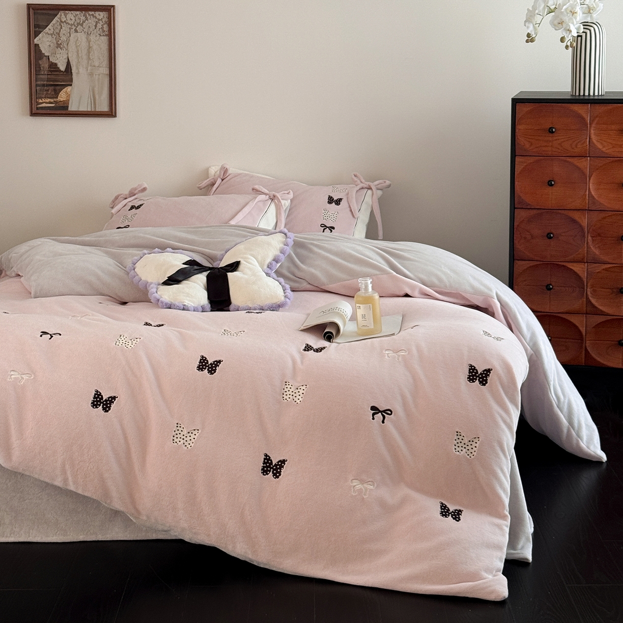 91家纺网 家纺一手货源 找家纺 （总）极简 2025新款牛奶绒刺绣款四件套-蝴蝶花园（标准尺寸会员减20）