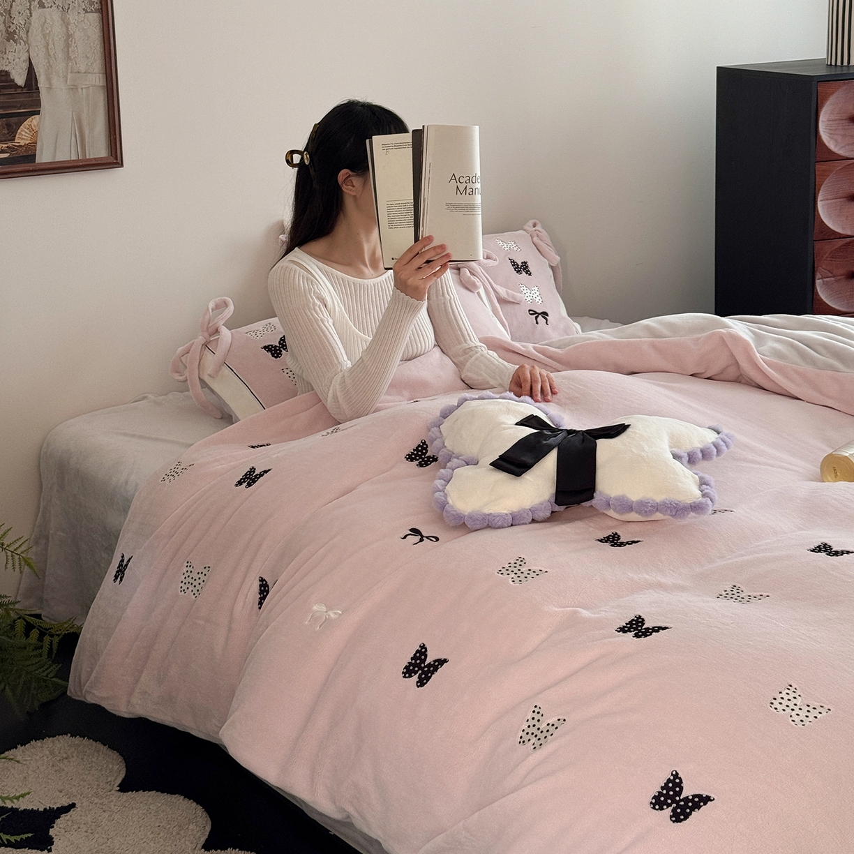 91家纺网 家纺一手货源 找家纺 （总）极简 2025新款牛奶绒刺绣款四件套-蝴蝶花园（标准尺寸会员减20）