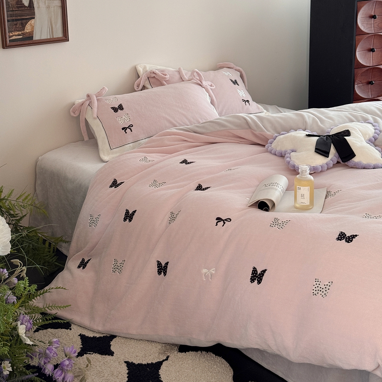 91家纺网 家纺一手货源 找家纺 （总）极简 2025新款牛奶绒刺绣款四件套-蝴蝶花园（标准尺寸会员减20）