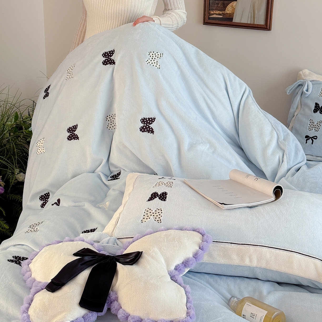 91家纺网 家纺一手货源 找家纺 极简 2025新款牛奶绒刺绣款四件套-蝴蝶花园（标准尺寸会员减20） 蝴蝶花园-蓝