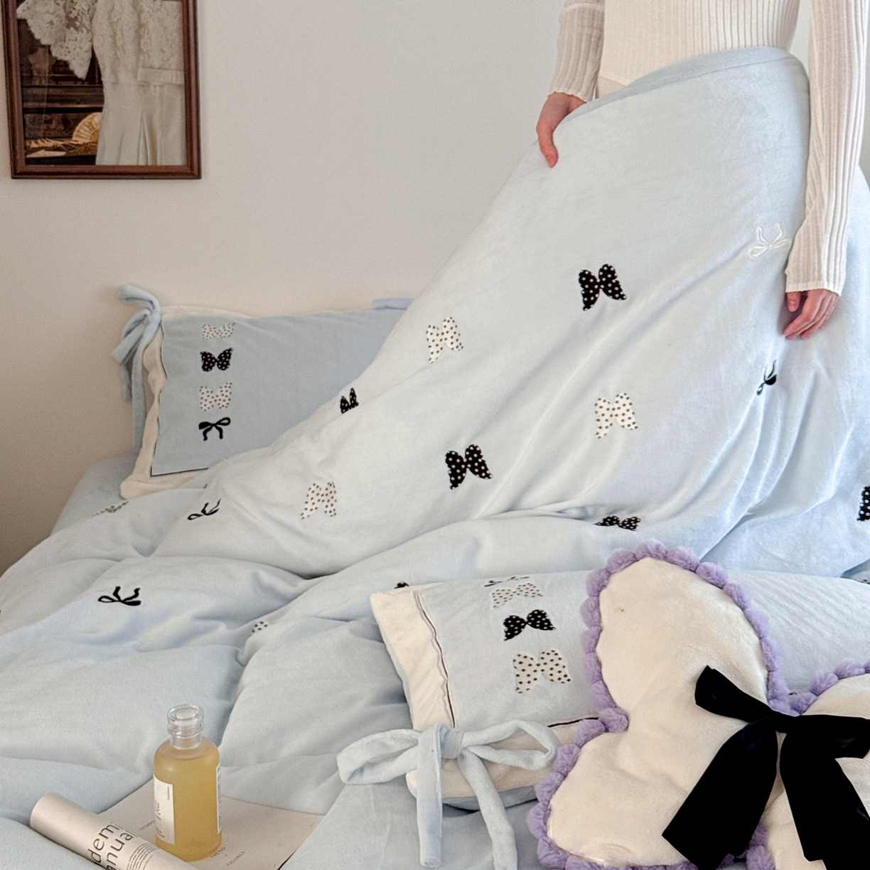 91家纺网 家纺一手货源 找家纺 极简 2025新款牛奶绒刺绣款四件套-蝴蝶花园（标准尺寸会员减20） 蝴蝶花园-蓝