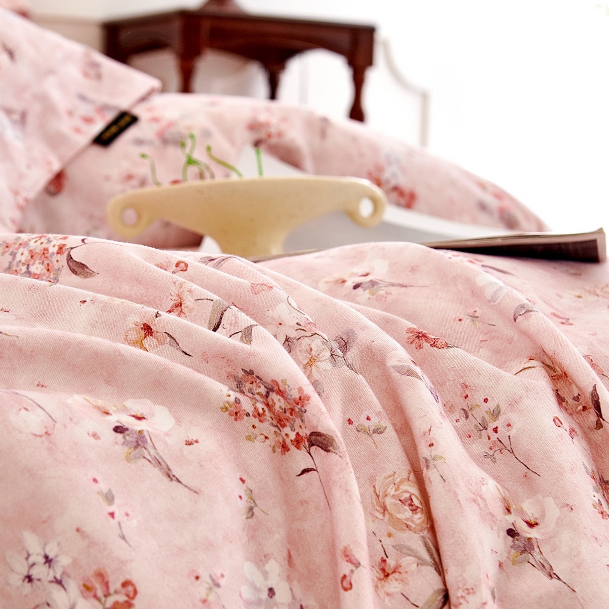 91家纺网 家纺一手货源 找家纺 芙绣家纺 2025新款全棉纯棉磨毛内合简单款四件套 香伊-粉