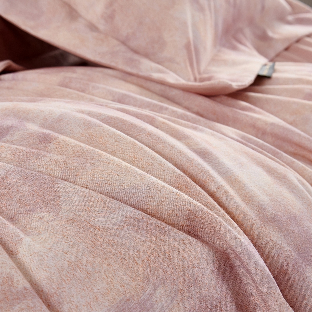 91家纺网 家纺一手货源 找家纺 芙绣家纺 2025新款纯棉全棉磨毛宽边压线复杂款四件套 倾香-粉