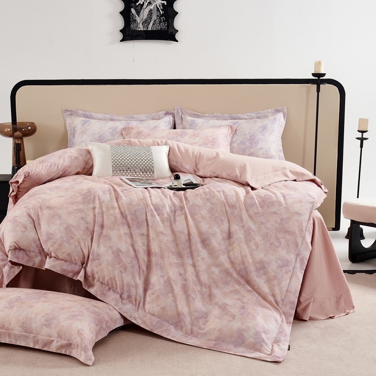 91家纺网 家纺一手货源 找家纺 芙绣家纺 2025新款纯棉全棉磨毛宽边压线复杂款四件套 倾香-粉