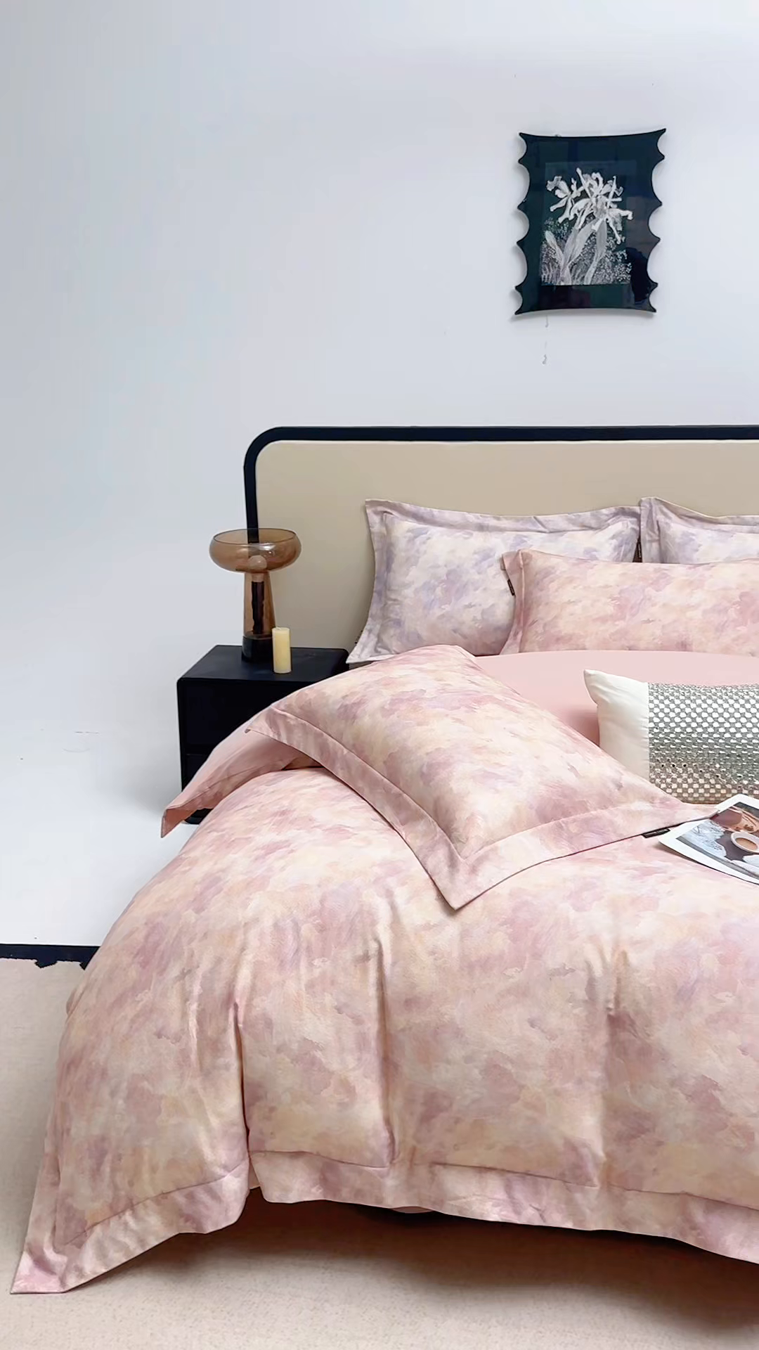 91家纺网 家纺一手货源 找家纺 芙绣家纺 2025新款纯棉全棉磨毛宽边压线复杂款四件套 倾香-粉