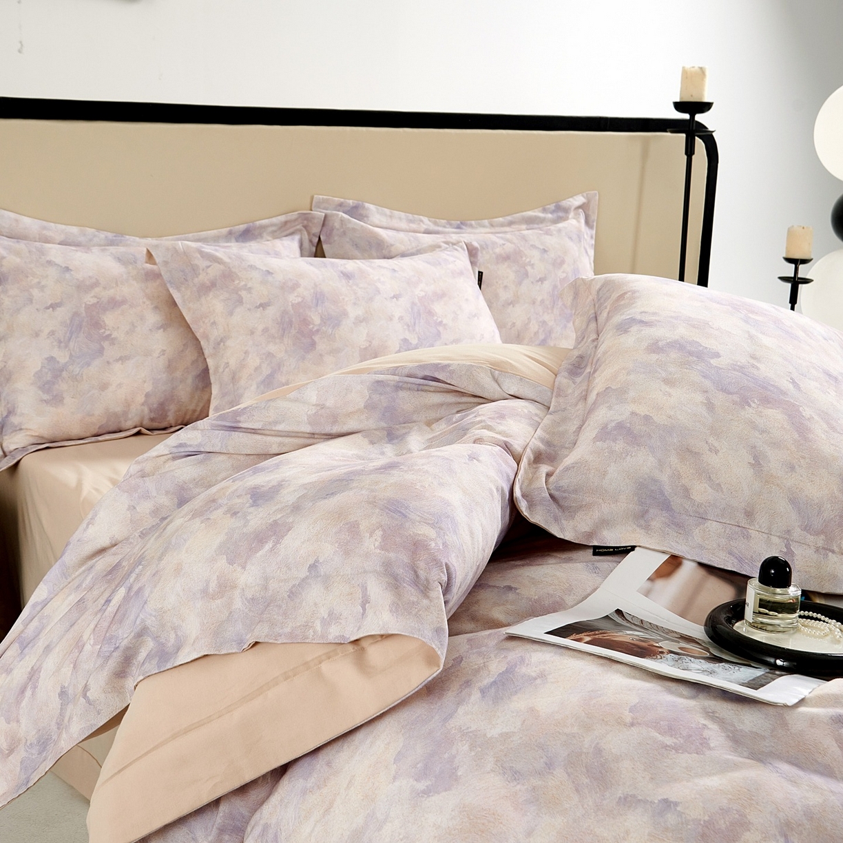 91家纺网 家纺一手货源 找家纺 芙绣家纺 2025新款纯棉全棉磨毛宽边压线复杂款四件套 倾香-紫