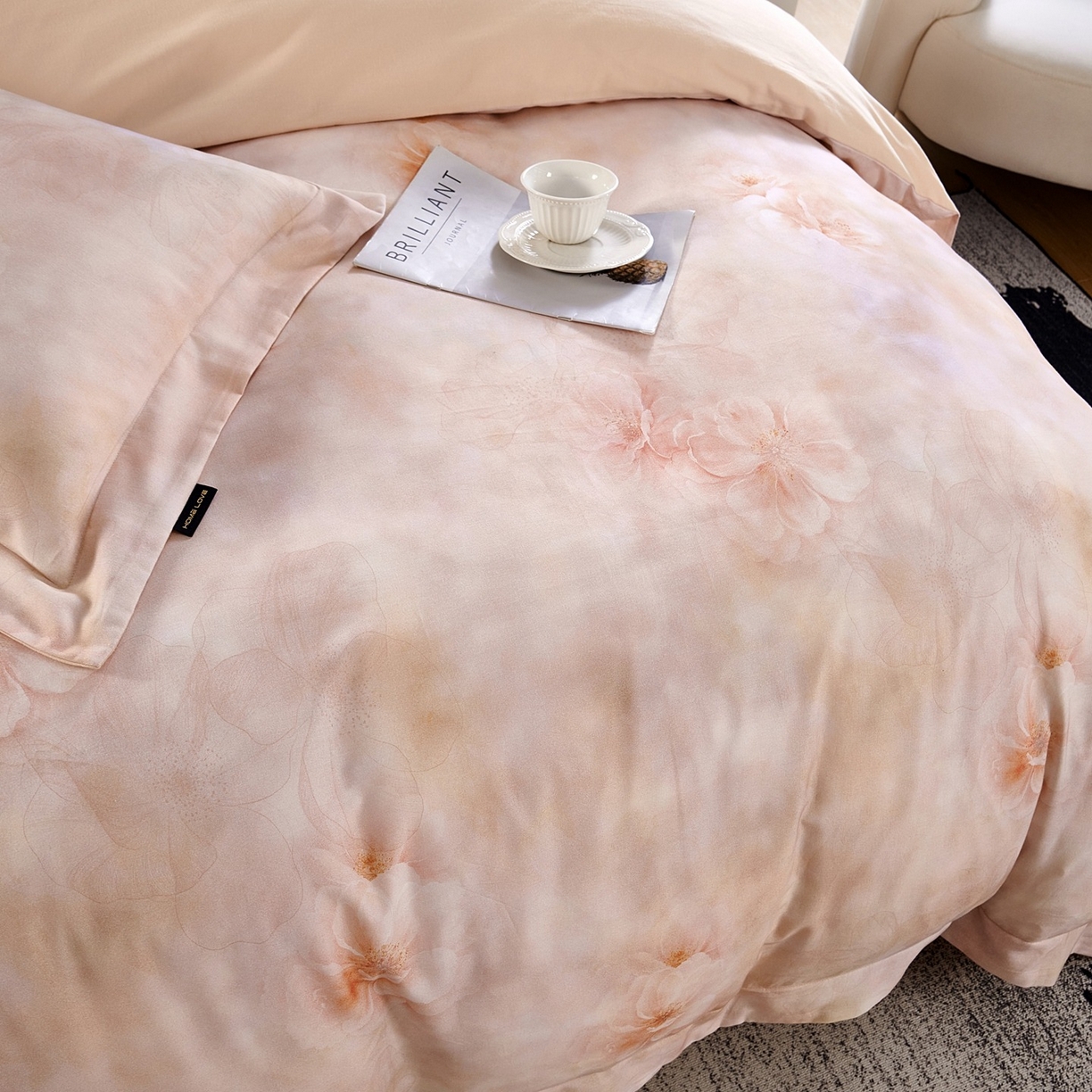 91家纺网 家纺一手货源 找家纺 芙绣家纺 2025新款纯棉全棉磨毛宽边压线复杂款四件套 清影梦-桔