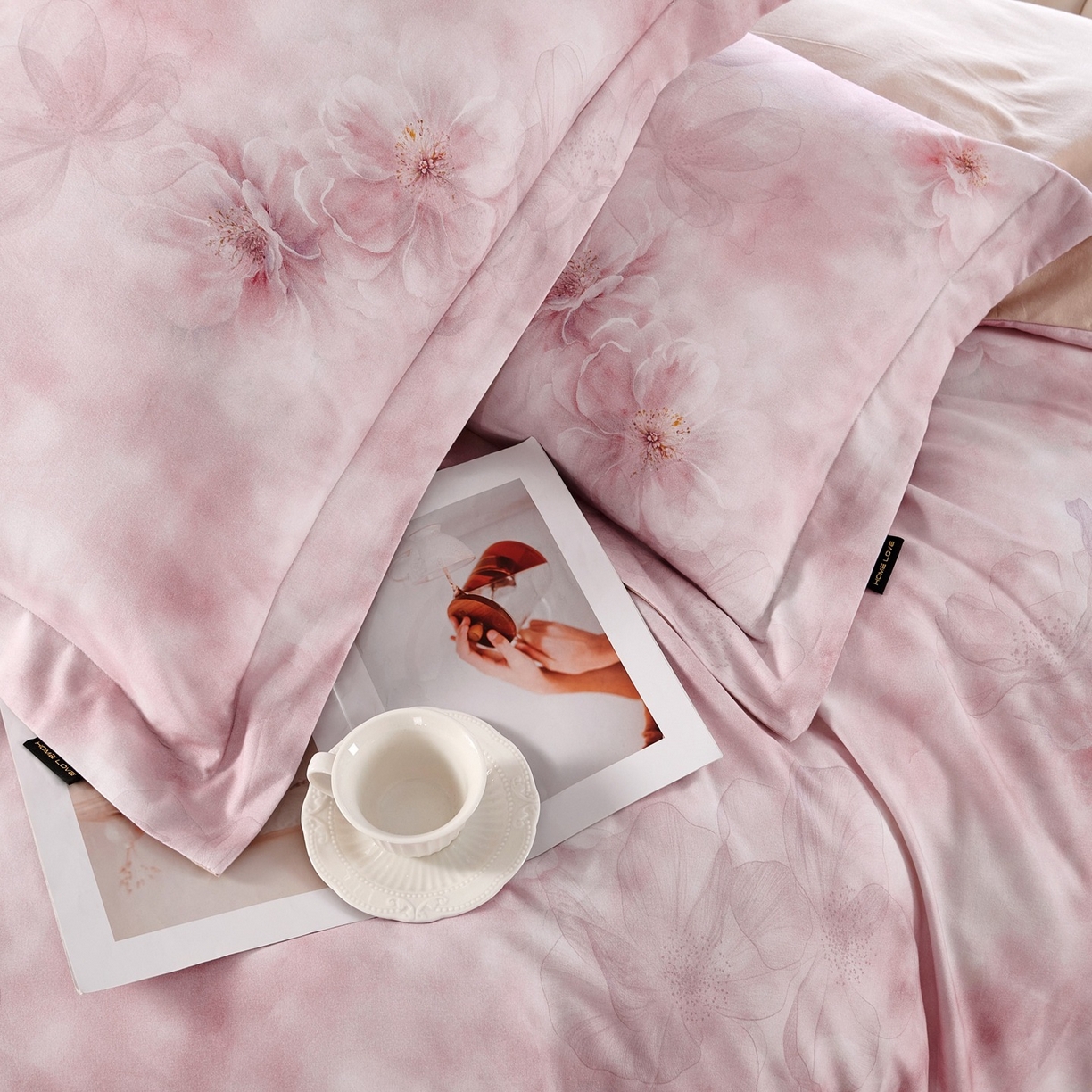 91家纺网 家纺一手货源 找家纺 芙绣家纺 2025新款纯棉全棉磨毛宽边压线复杂款四件套 清影梦-紫