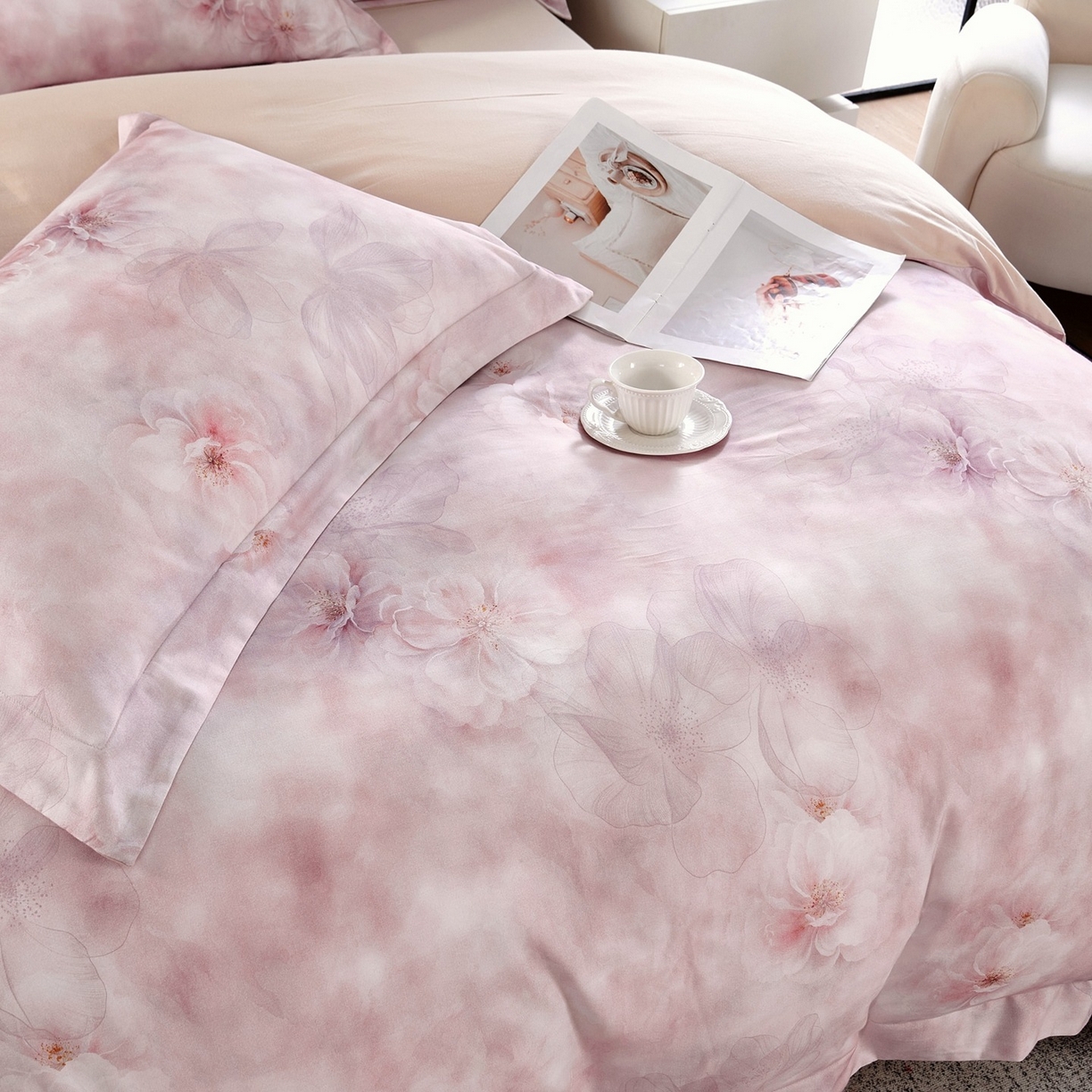 91家纺网 家纺一手货源 找家纺 芙绣家纺 2025新款纯棉全棉磨毛宽边压线复杂款四件套 清影梦-紫