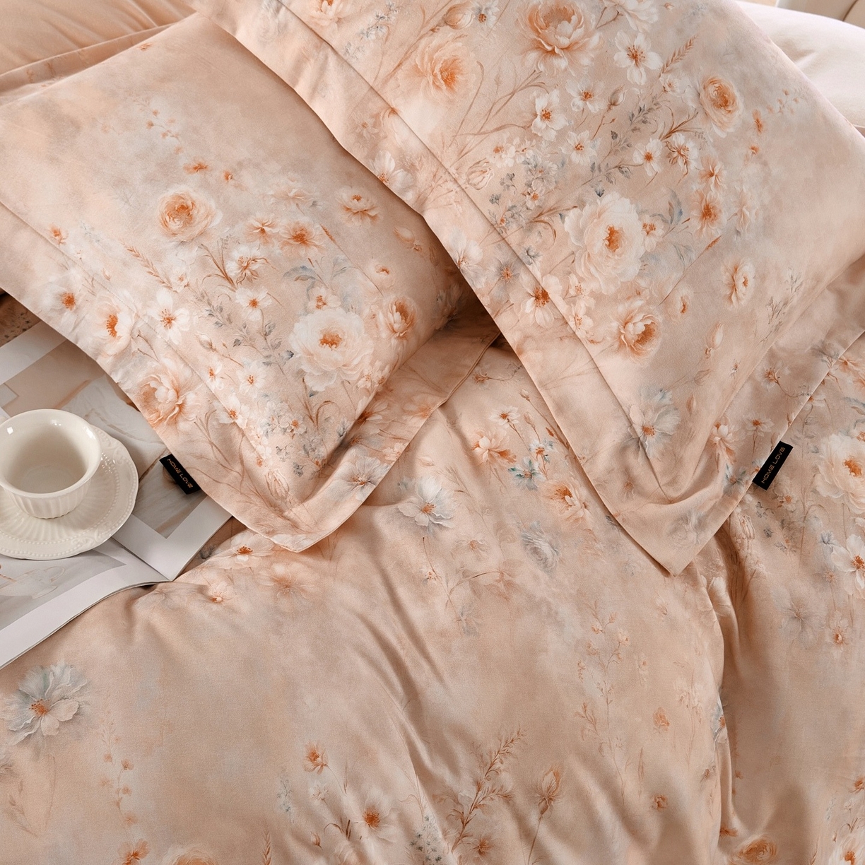 91家纺网 家纺一手货源 找家纺 芙绣家纺 2025新款纯棉全棉磨毛宽边压线复杂款四件套 星芒-桔