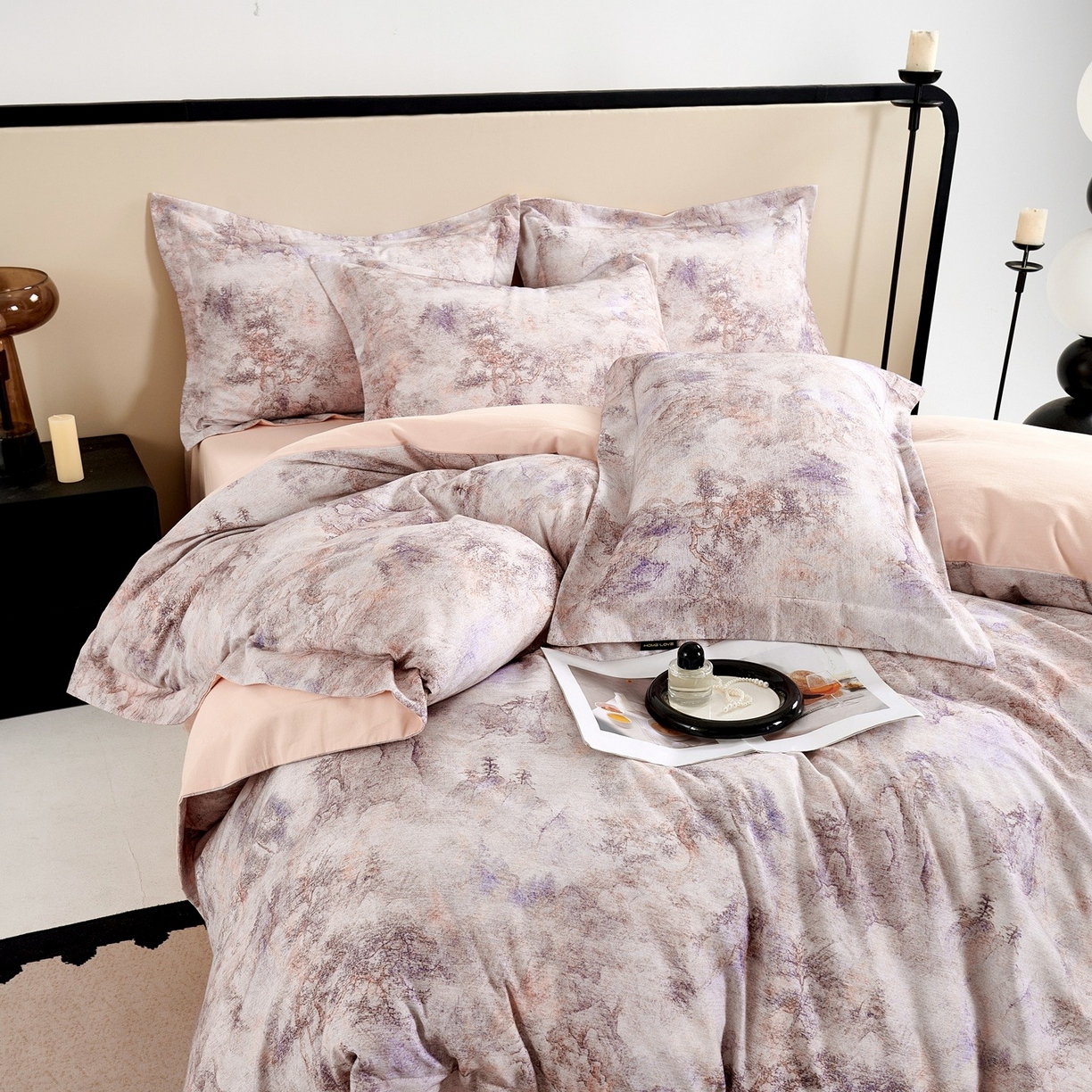 91家纺网 家纺一手货源 找家纺 芙绣家纺 2025新款纯棉全棉磨毛宽边压线复杂款四件套 寻觅-紫