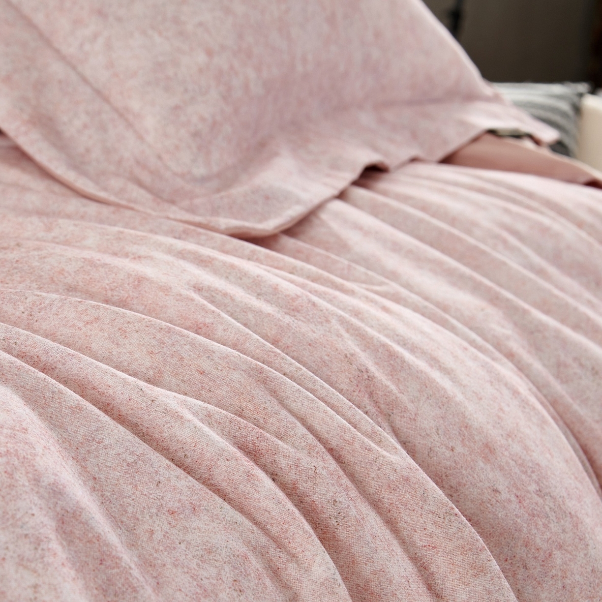 91家纺网 家纺一手货源 找家纺 芙绣家纺 2025新款纯棉全棉磨毛宽边压线复杂款四件套 挚爱-粉