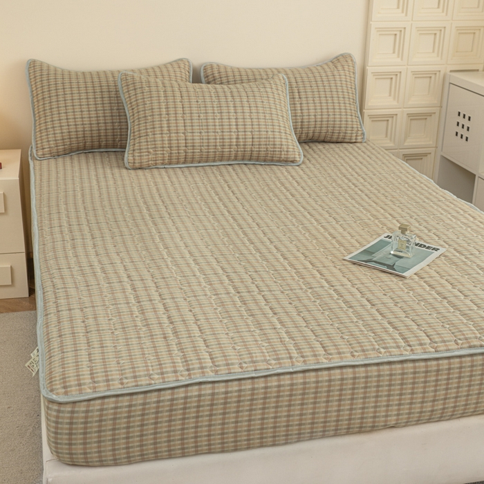 91家纺网 家纺一手货源 找家纺 卡诗兰 2025新款磨毛夹棉床笠 格小黄