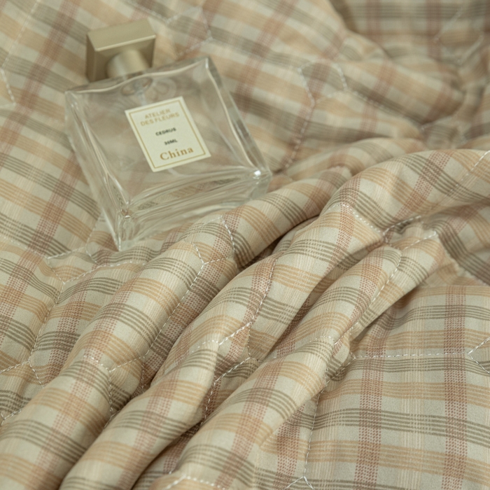 91家纺网 家纺一手货源 找家纺 卡诗兰 2025新款磨毛夹棉床笠 格小黄