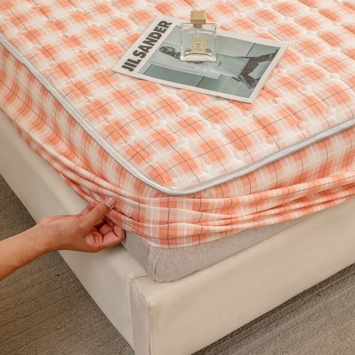 91家纺网 家纺一手货源 找家纺 卡诗兰 2025新款磨毛夹棉床笠 格中粉