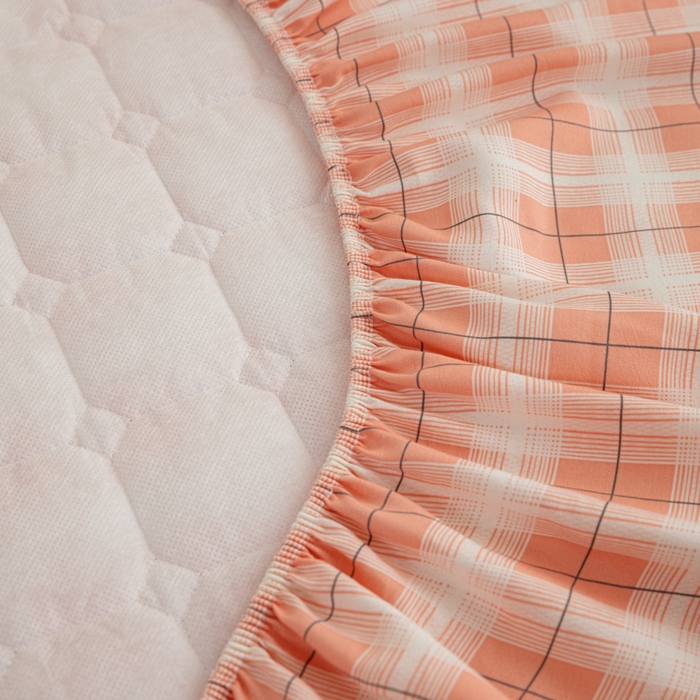 91家纺网 家纺一手货源 找家纺 卡诗兰 2025新款磨毛夹棉床笠 格中粉