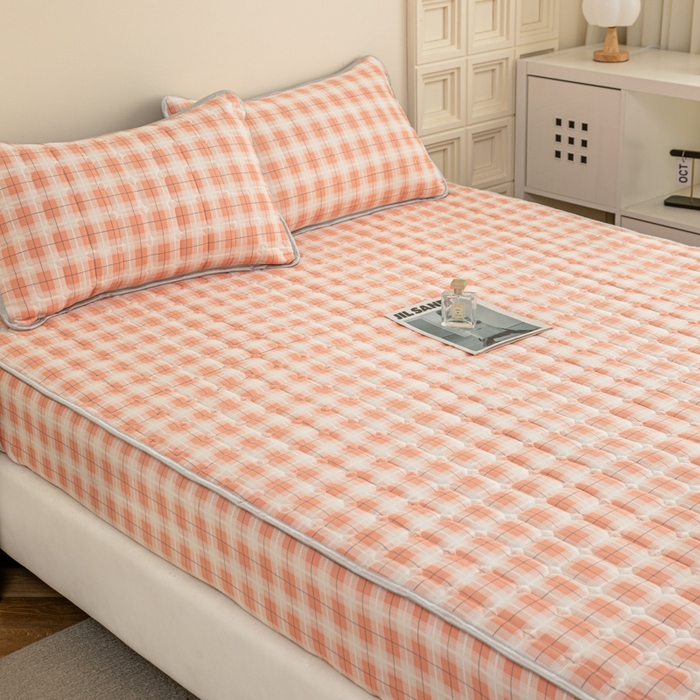 91家纺网 家纺一手货源 找家纺 卡诗兰 2025新款磨毛夹棉床笠 格中粉