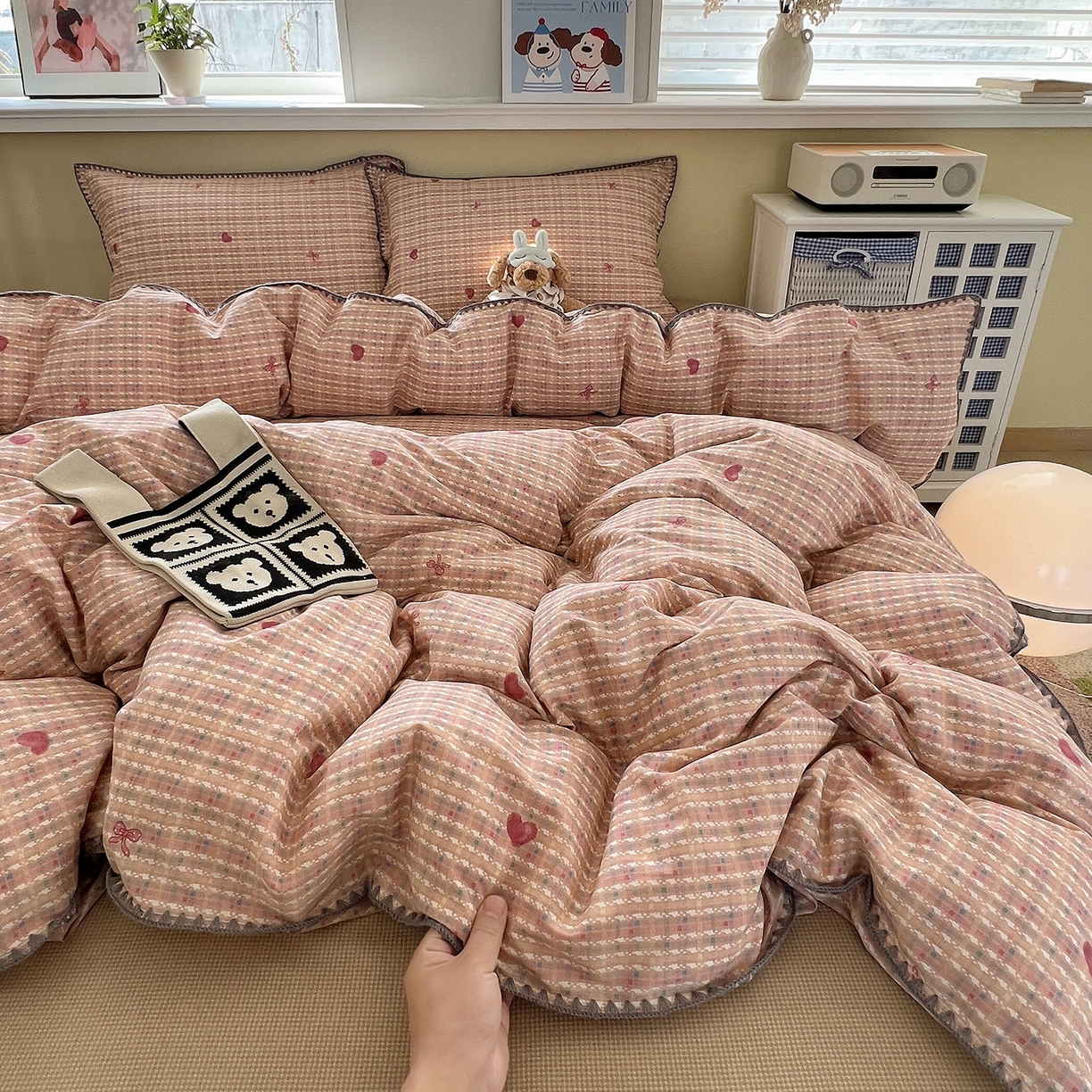 91家纺网 家纺一手货源 找家纺 瑞莱 2026新款全棉印花贝壳边四件套 爱心结