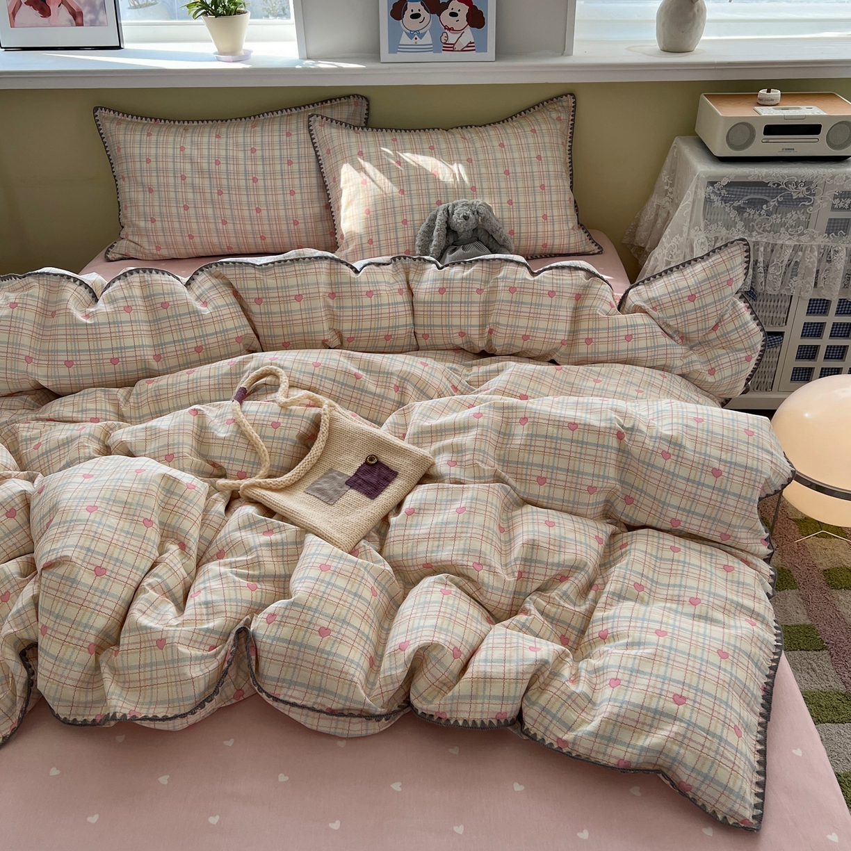 91家纺网 家纺一手货源 找家纺 瑞莱 2026新款全棉印花贝壳边四件套 粉爱心格