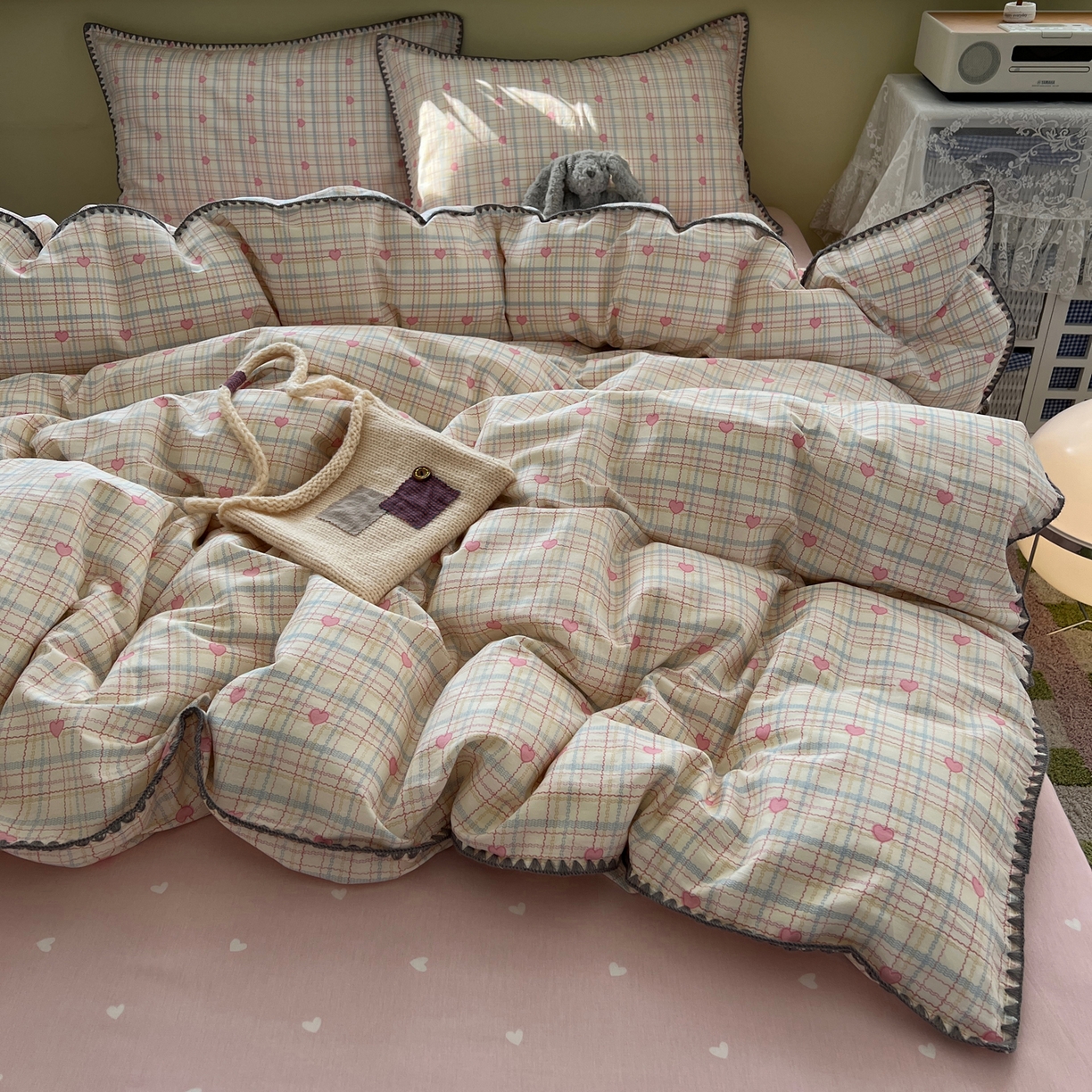 91家纺网 家纺一手货源 找家纺 瑞莱 2026新款全棉印花贝壳边四件套 粉爱心格