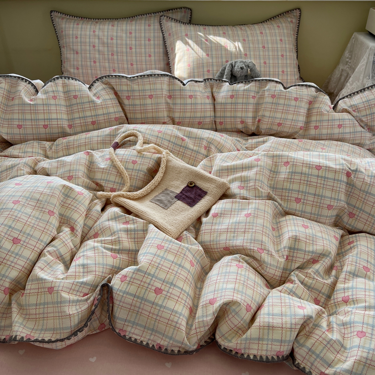 91家纺网 家纺一手货源 找家纺 瑞莱 2026新款全棉印花贝壳边四件套 粉爱心格