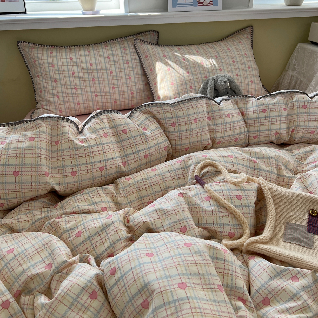 91家纺网 家纺一手货源 找家纺 瑞莱 2026新款全棉印花贝壳边四件套 粉爱心格