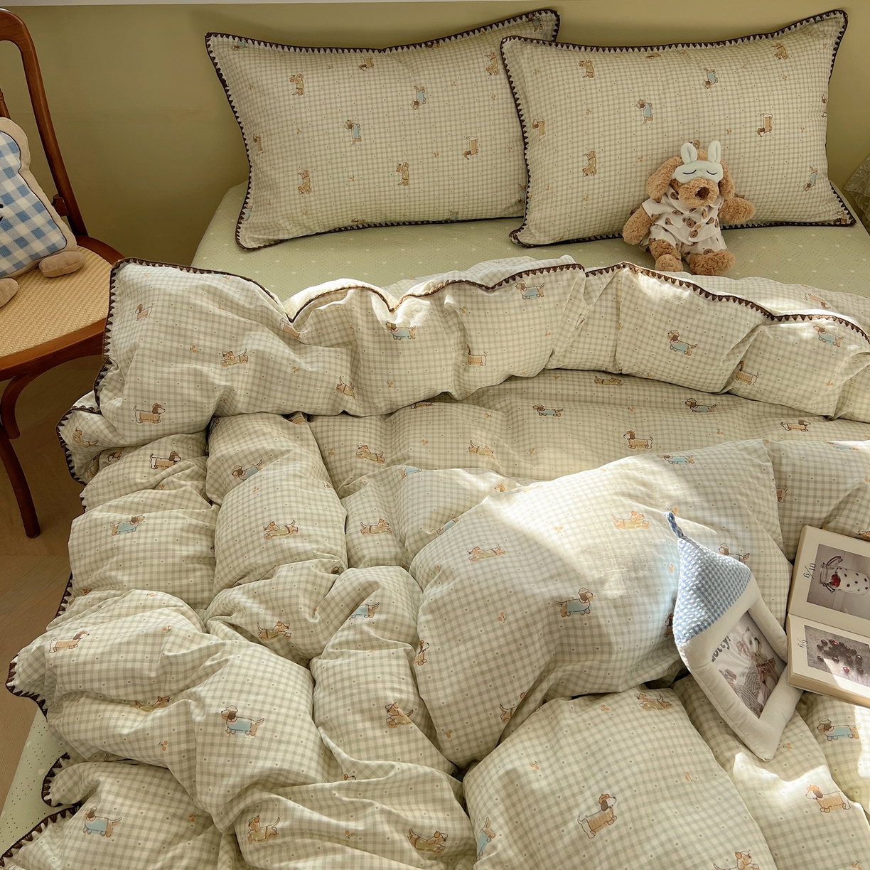 91家纺网 家纺一手货源 找家纺 瑞莱 2026新款全棉印花贝壳边四件套 活泼小狗