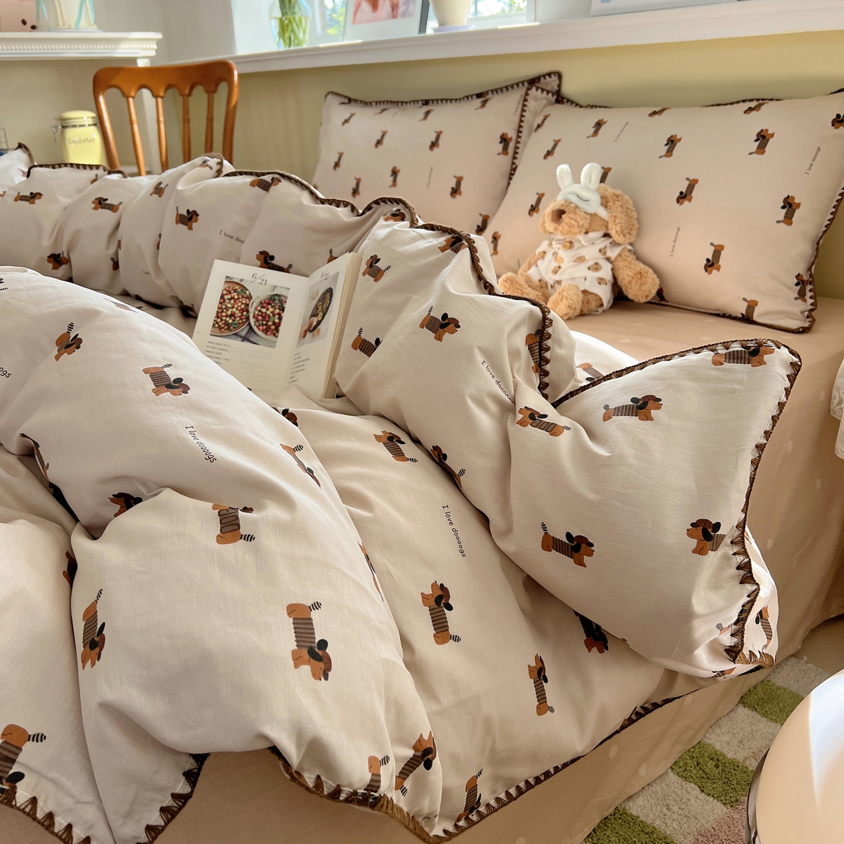 91家纺网 家纺一手货源 找家纺 瑞莱 2026新款全棉印花贝壳边四件套 柯基漫游记