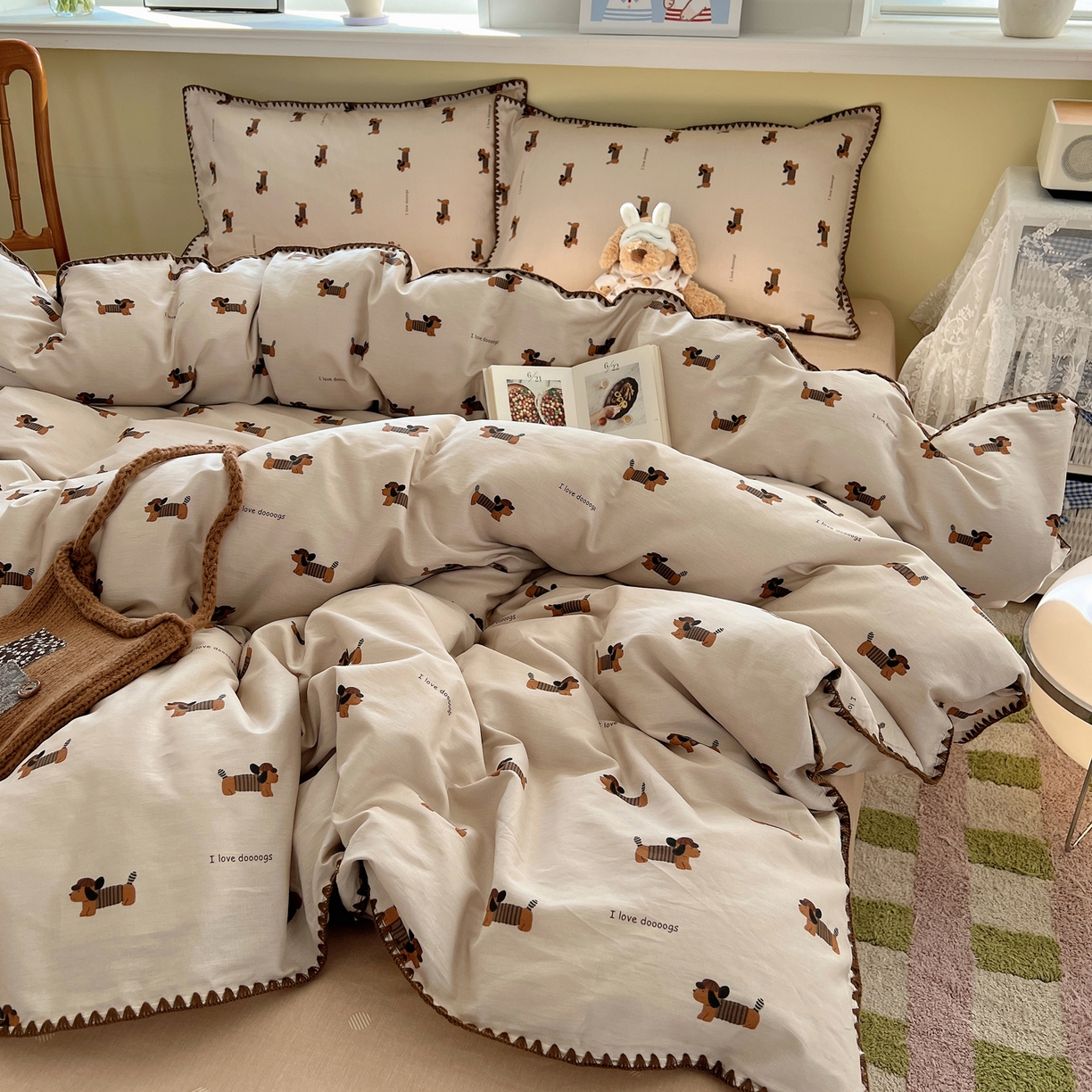 91家纺网 家纺一手货源 找家纺 瑞莱 2026新款全棉印花贝壳边四件套 柯基漫游记