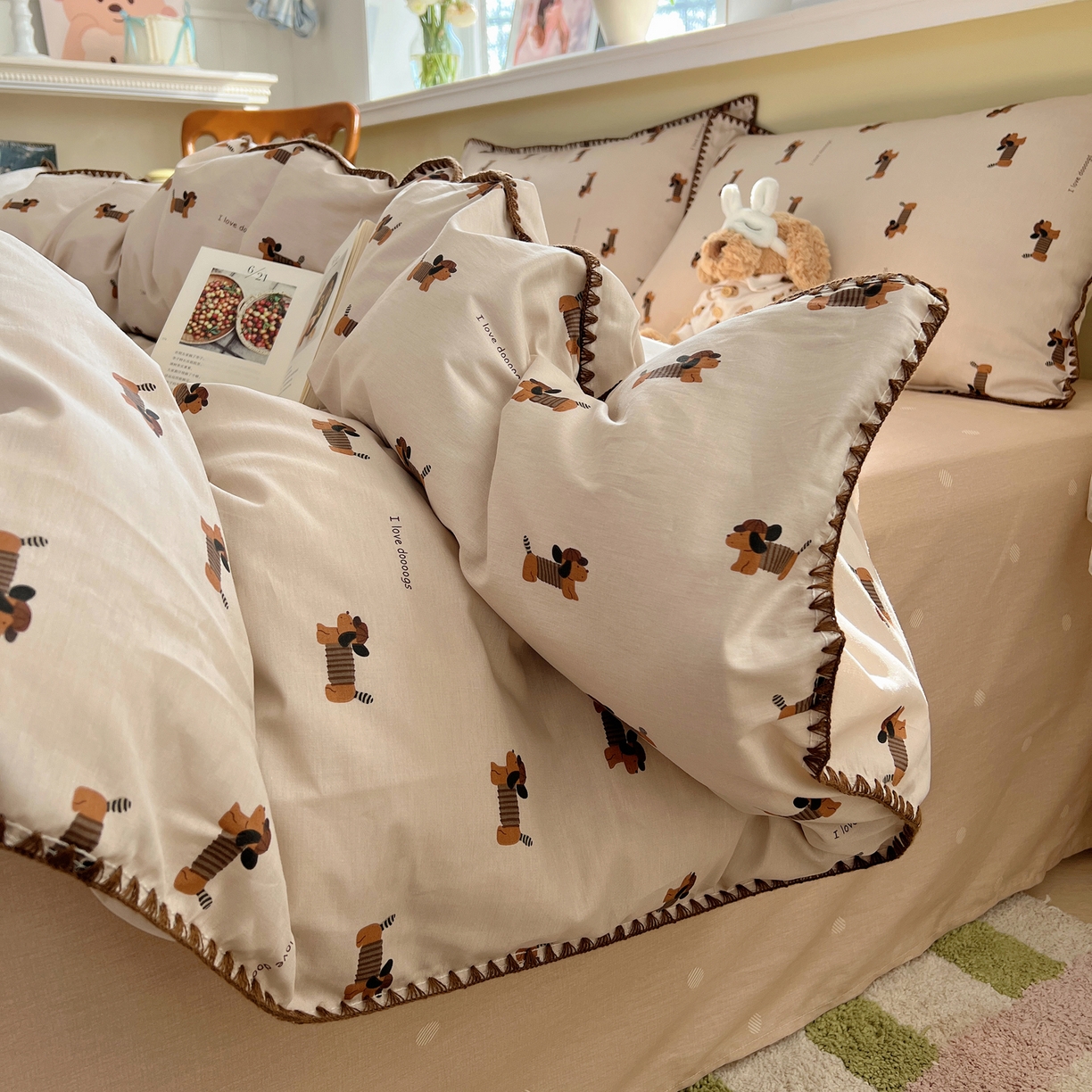 91家纺网 家纺一手货源 找家纺 瑞莱 2026新款全棉印花贝壳边四件套 柯基漫游记