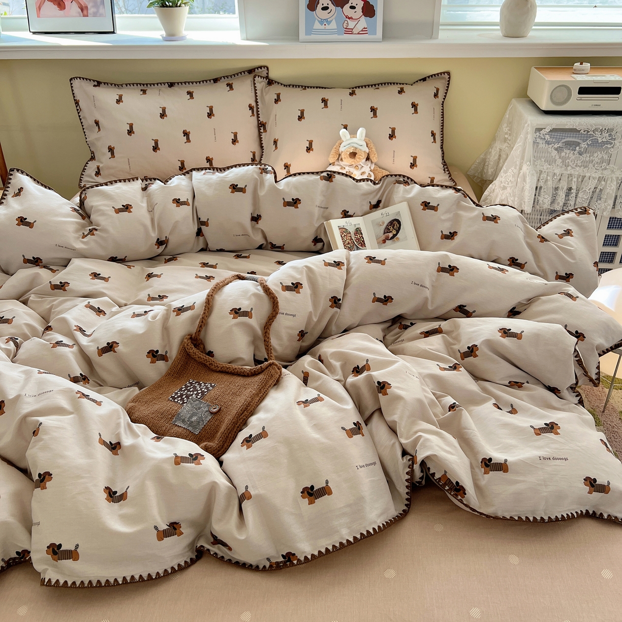 91家纺网 家纺一手货源 找家纺 瑞莱 2026新款全棉印花贝壳边四件套 柯基漫游记