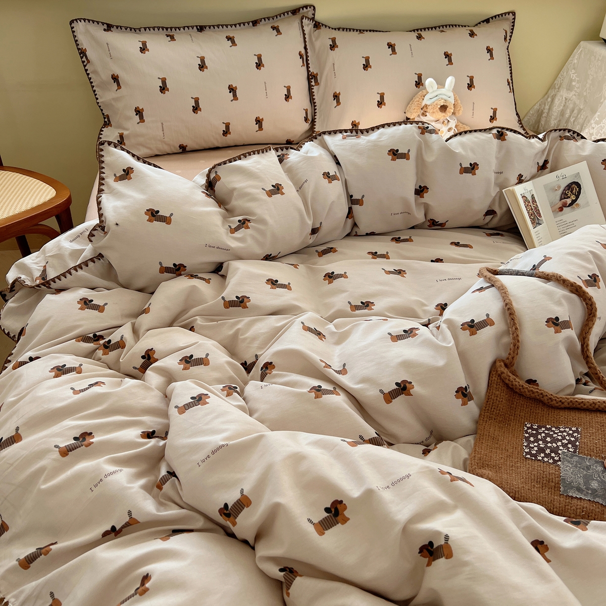 91家纺网 家纺一手货源 找家纺 瑞莱 2026新款全棉印花贝壳边四件套 柯基漫游记