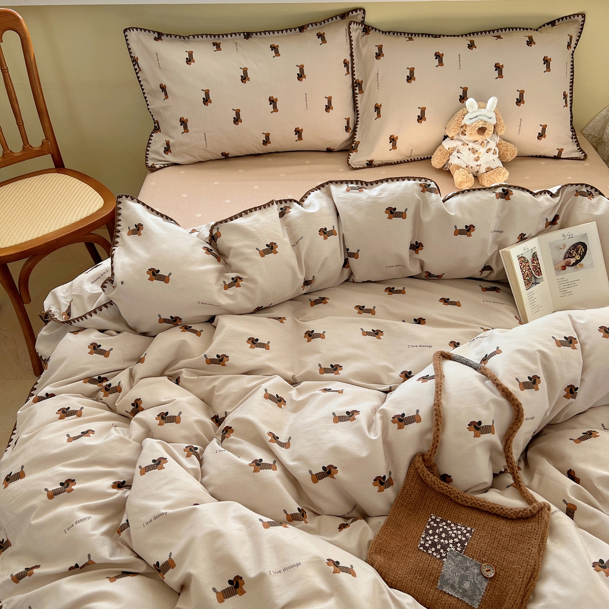 91家纺网 家纺一手货源 找家纺 瑞莱 2026新款全棉印花贝壳边四件套 柯基漫游记