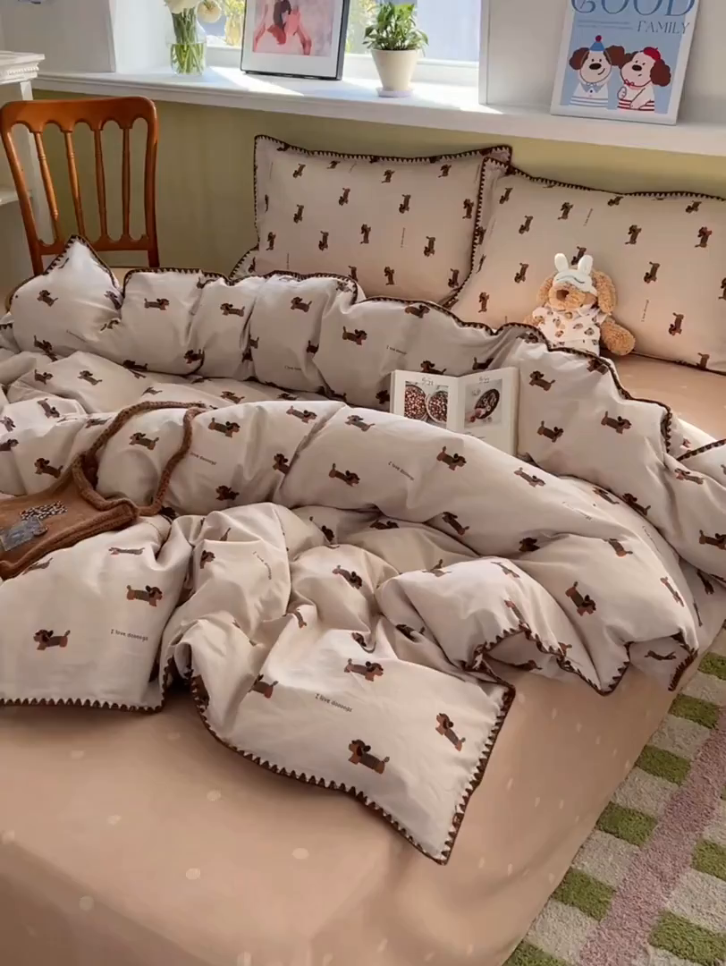 91家纺网 家纺一手货源 找家纺 瑞莱 2026新款全棉印花贝壳边四件套 柯基漫游记