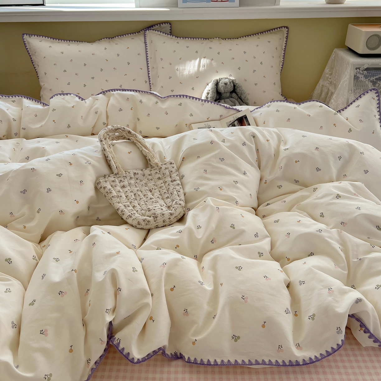 91家纺网 家纺一手货源 找家纺 瑞莱 2026新款全棉印花贝壳边四件套 维也纳樱桃