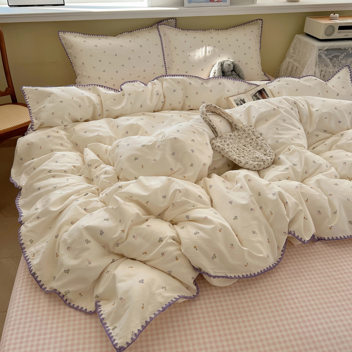 91家纺网 家纺一手货源 找家纺 瑞莱 2026新款全棉印花贝壳边四件套 维也纳樱桃