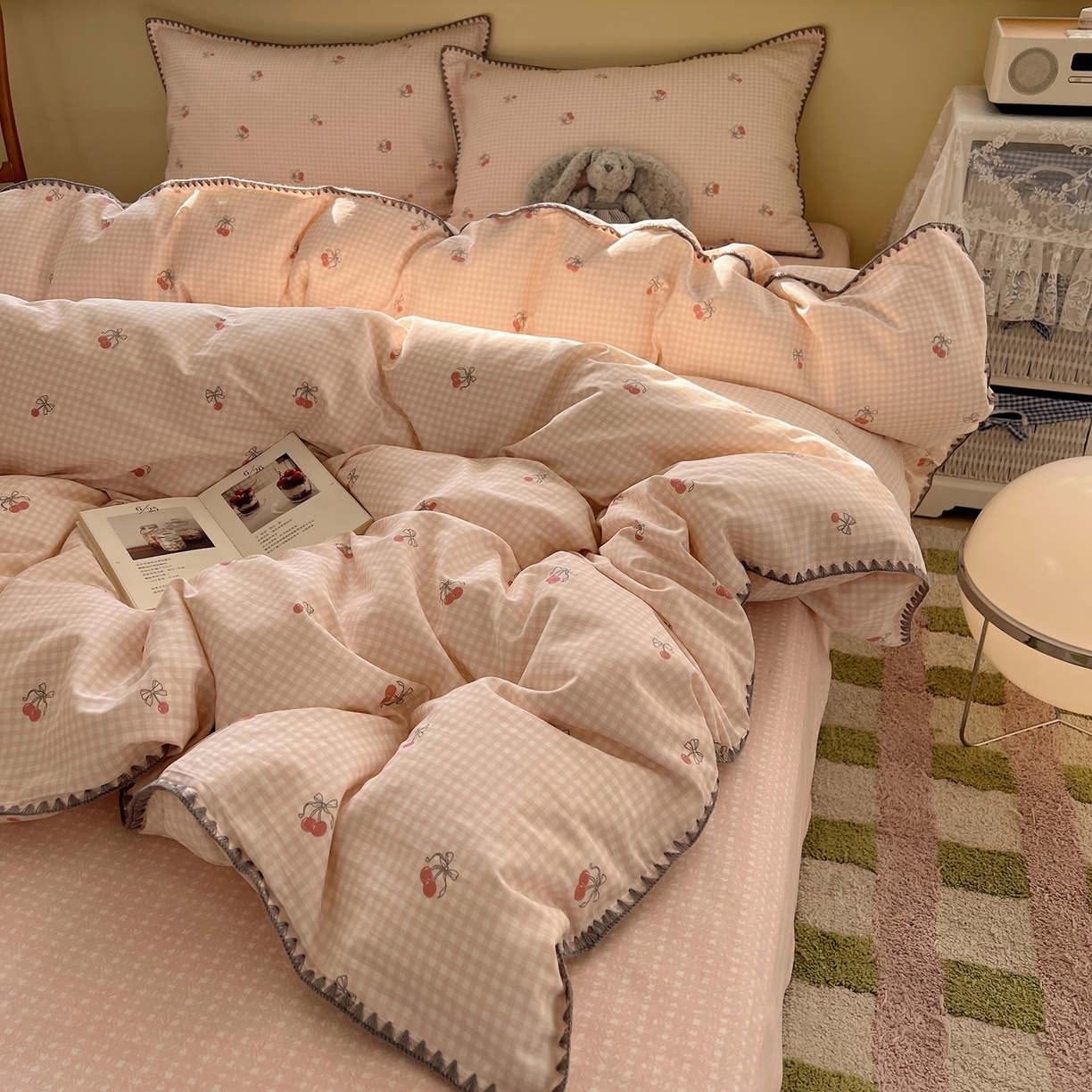 91家纺网 家纺一手货源 找家纺 瑞莱 2026新款全棉印花贝壳边四件套 樱桃快递