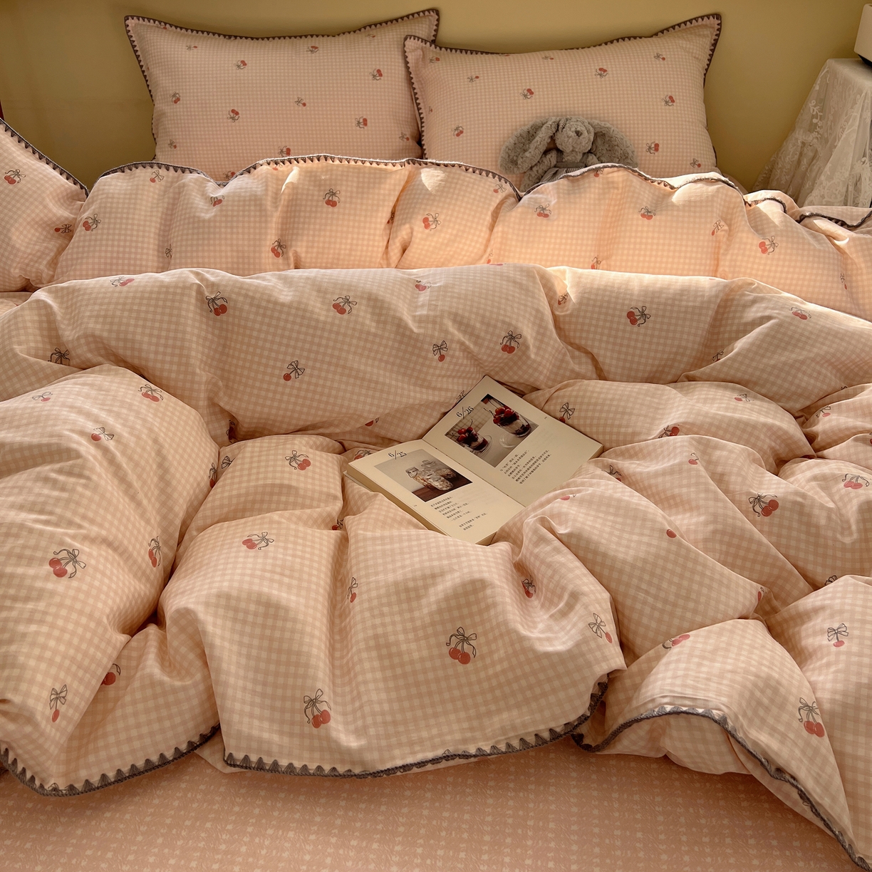 91家纺网 家纺一手货源 找家纺 瑞莱 2026新款全棉印花贝壳边四件套 樱桃快递