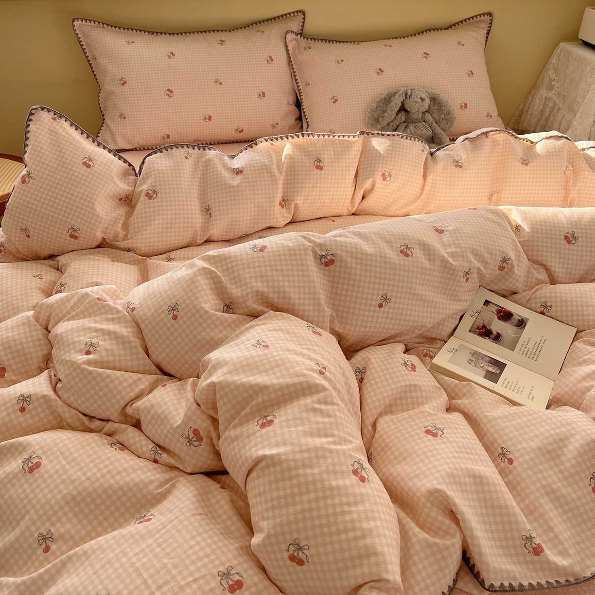 91家纺网 家纺一手货源 找家纺 瑞莱 2026新款全棉印花贝壳边四件套 樱桃快递