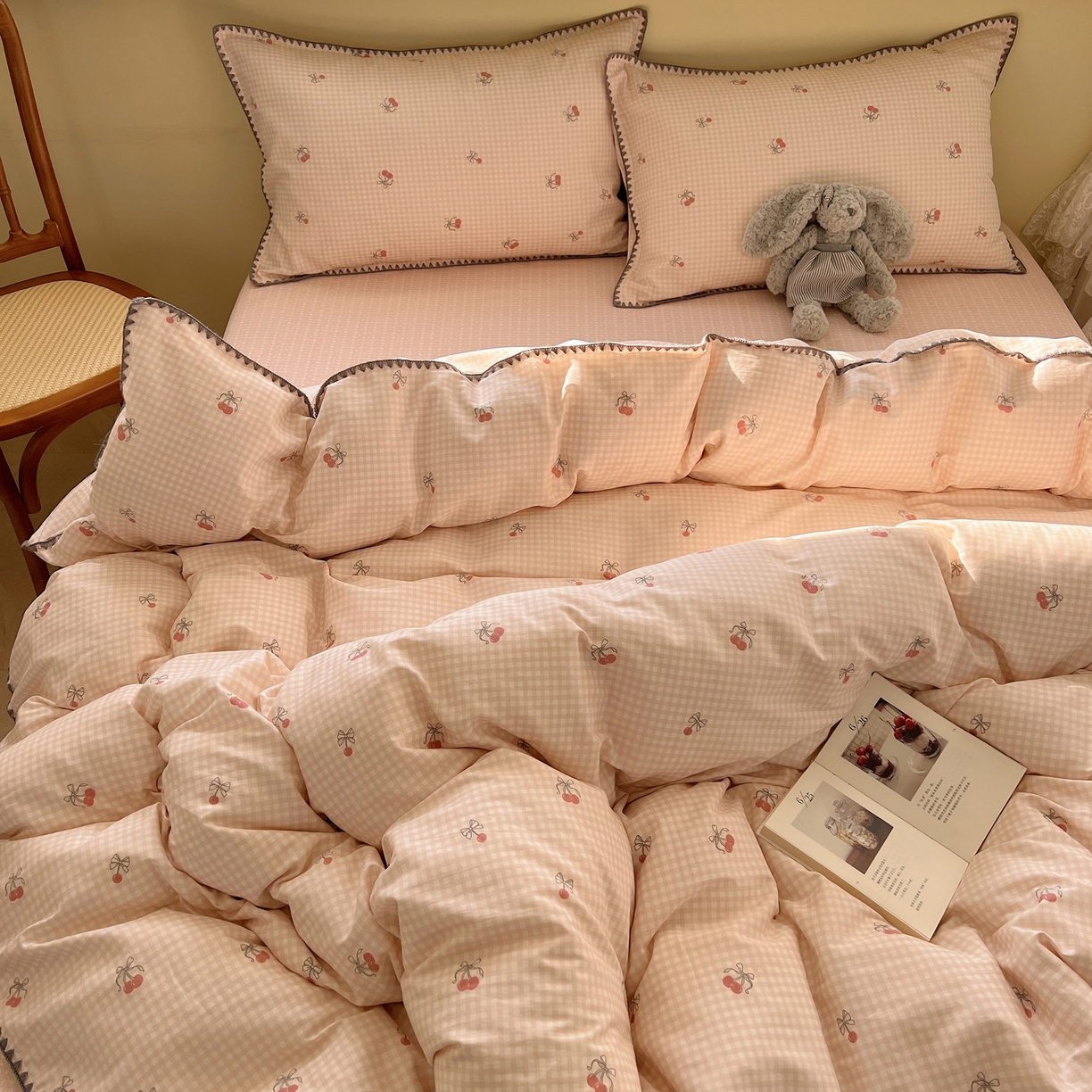 91家纺网 家纺一手货源 找家纺 瑞莱 2026新款全棉印花贝壳边四件套 樱桃快递