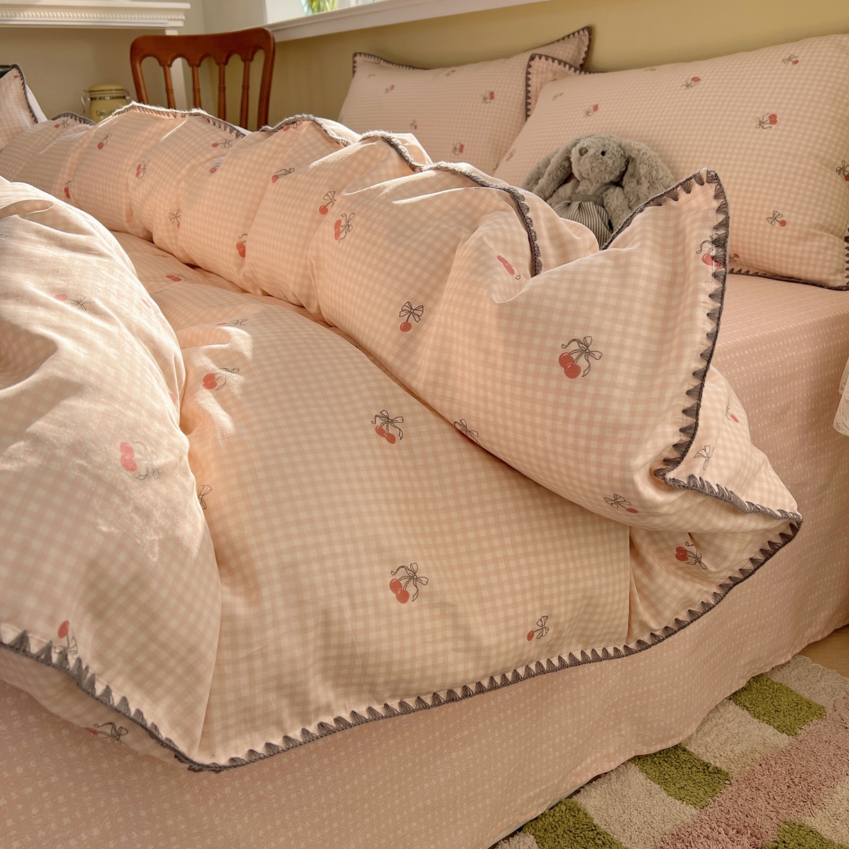 91家纺网 家纺一手货源 找家纺 瑞莱 2026新款全棉印花贝壳边四件套 樱桃快递