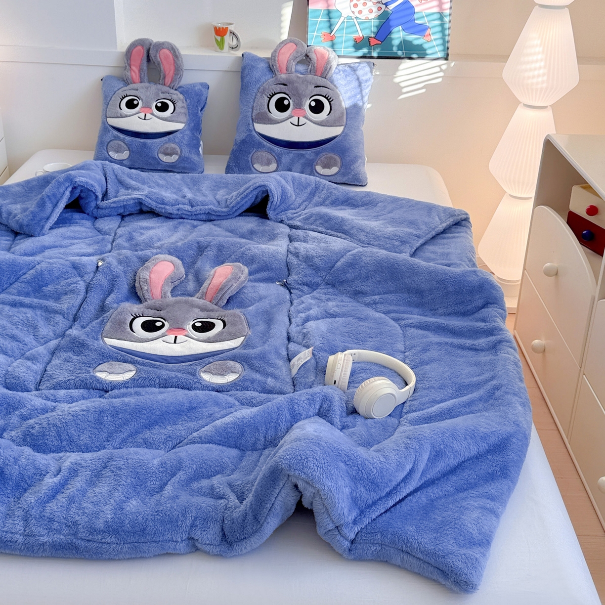 91家纺网 家纺一手货源 找家纺 （总）古本家居 2025新款长绒迪迪兔抱枕被