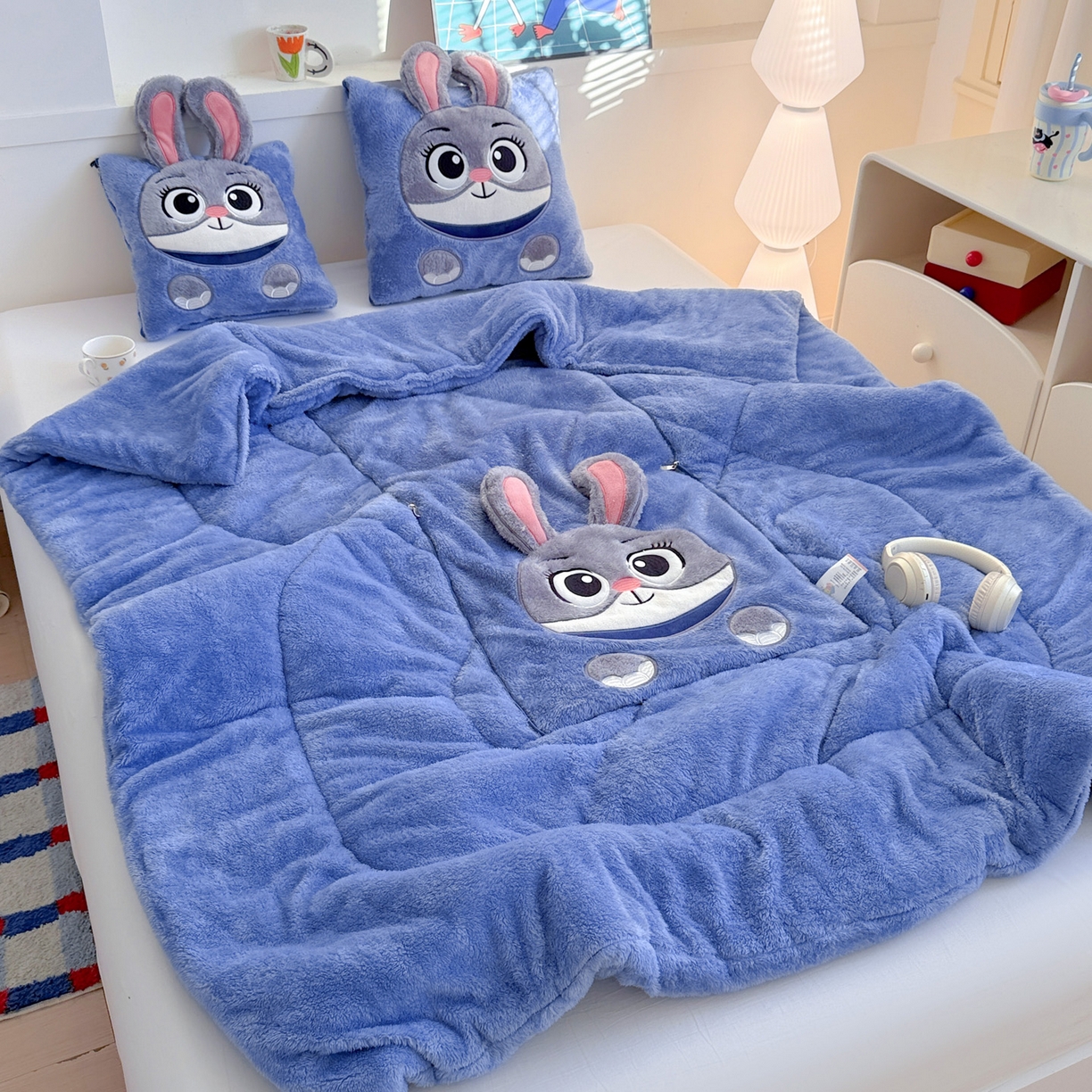 91家纺网 家纺一手货源 找家纺 （总）古本家居 2025新款长绒迪迪兔抱枕被